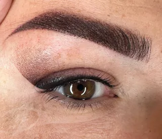 Trucco permanente sopracciglia realistiche — foto 3 di 4