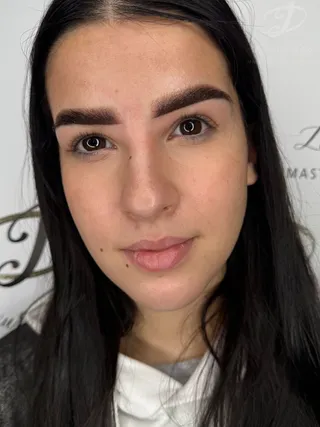 Trucco permanente sopracciglia sfumate — foto 10 di 18