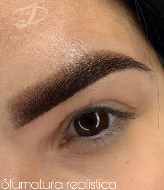 Trucco permanente sopracciglia sfumate — foto 11 di 18