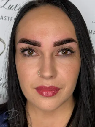 Trucco permanente sopracciglia sfumate — foto 16 di 18